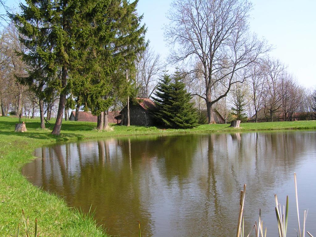 Dworek Szarki Buitenkant foto